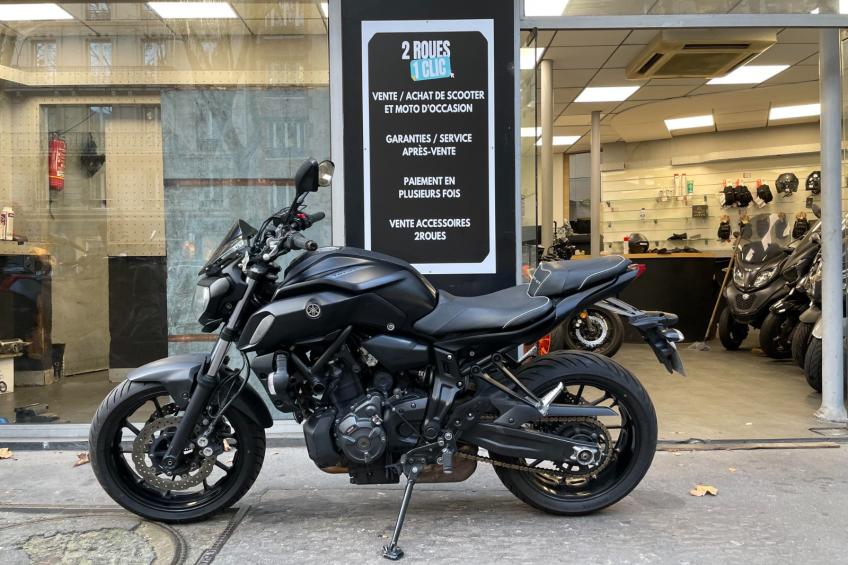 YAMAHA MT 700