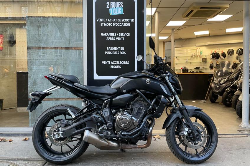 YAMAHA MT 700