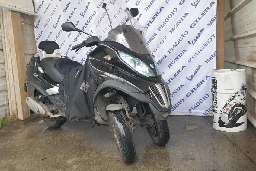 PIAGGIO MP3 300